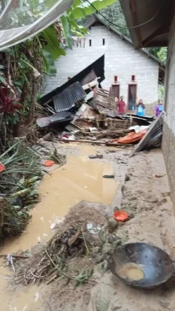 Meski Satu Rumah Rusak Berat, Tak Ada Korban Banjir Sijunjung